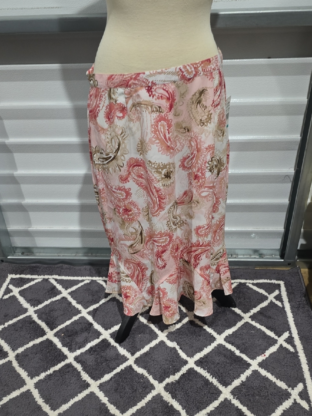 Alfred Dunner Pink Paisley Midi Skirt with Ruffle Hem Size 16 NWT‎
